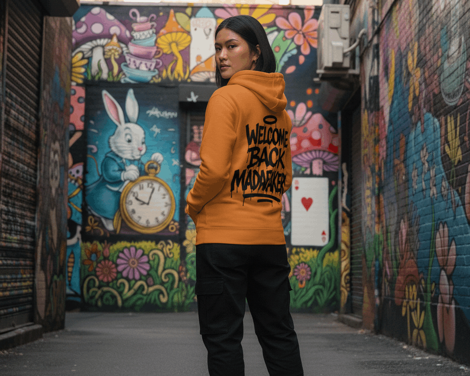 Espalda de sudadera con texto de graffiti negro Welcome Back Madafakers.